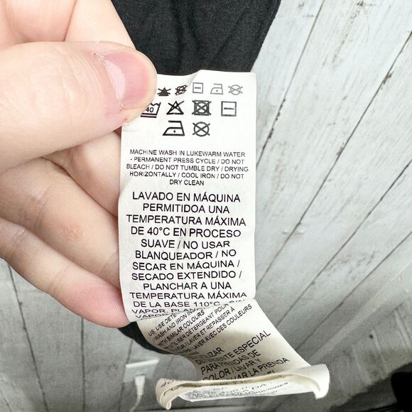 Puma Shirt Women Size Medium Graphic Black Short sleeve Crewneck Gold Logo - Picture 4 of 5